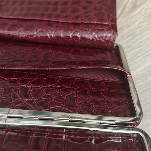 Vintage Faux Crocodile Embossed Deep Red / Burgundy Click Wallet / Clutch - Picture 15 of 16
